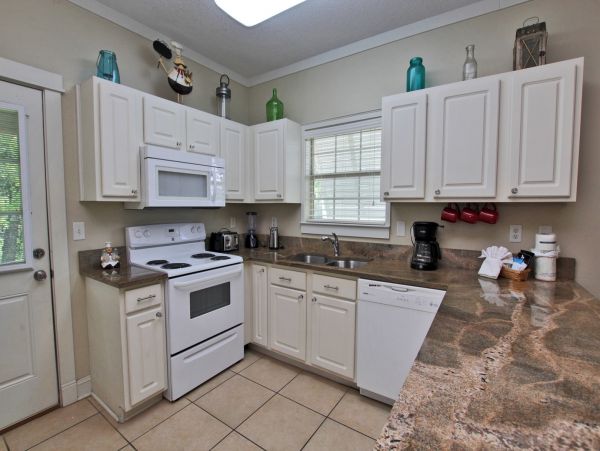 3 Bedroom Vacation Villa in Orange Beach with Communal Pool