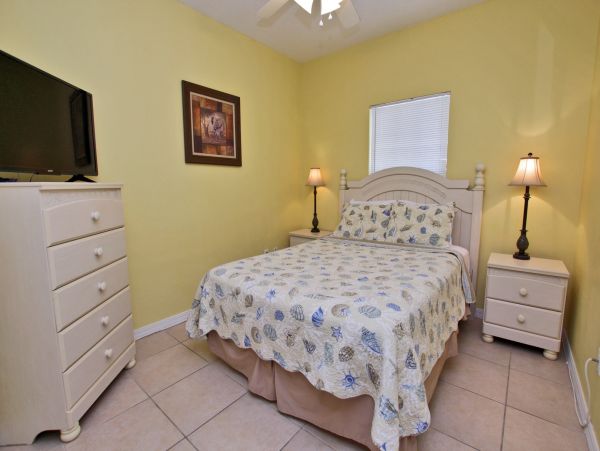 3 Bedroom Vacation Villa in Orange Beach with Communal Pool