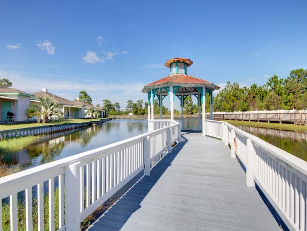 3 Bedroom Vacation Villa in Orange Beach with Communal Pool