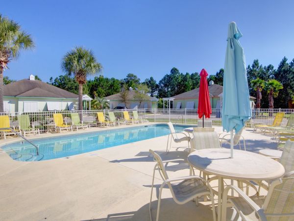 3 Bedroom Vacation Villa in Orange Beach with Communal Pool