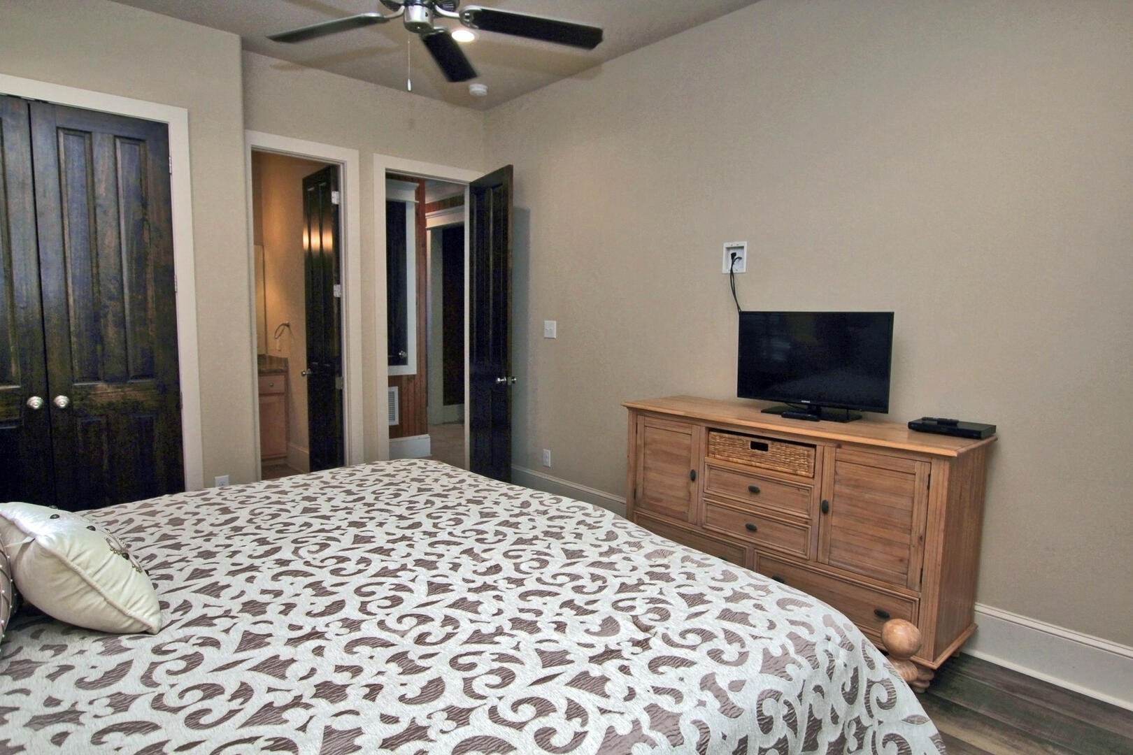 7 Bedroom Retreat Home at Orange Beach