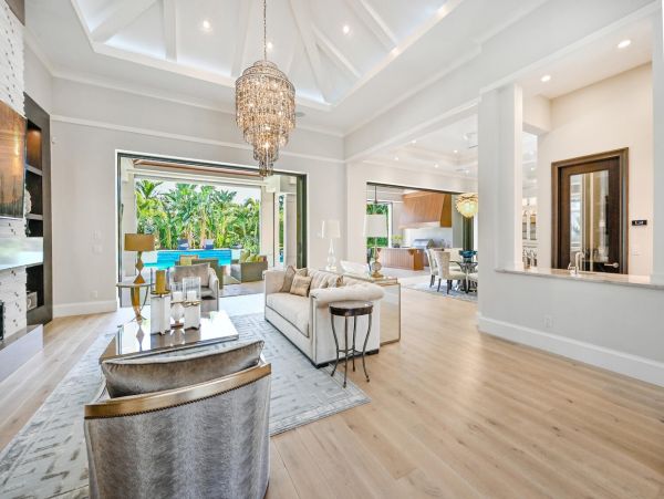 Naples Luxury Vacation Rental | Pelican Bay Vacation Home with Pool & Resort Amenities
