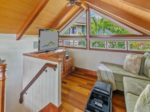 Oceanfront 4 Bedroom Beautiful Vacation Home in Koloa