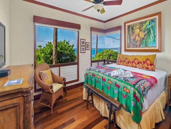 Oceanfront 4 Bedroom Beautiful Vacation Home in Koloa