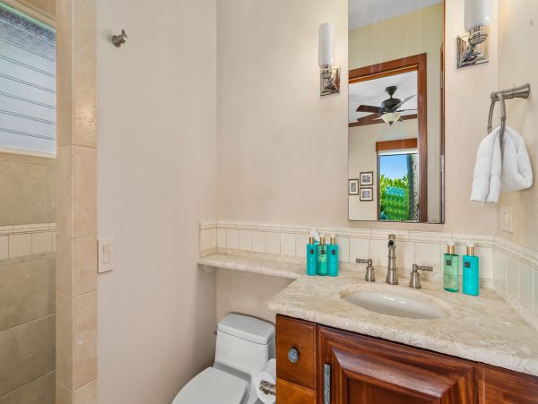 Oceanfront 4 Bedroom Beautiful Vacation Home in Koloa