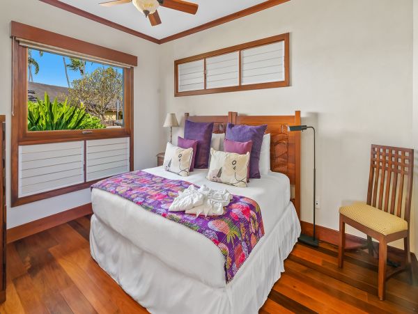 Oceanfront 4 Bedroom Beautiful Vacation Home in Koloa