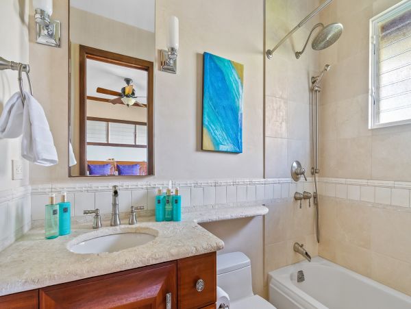Oceanfront 4 Bedroom Beautiful Vacation Home in Koloa