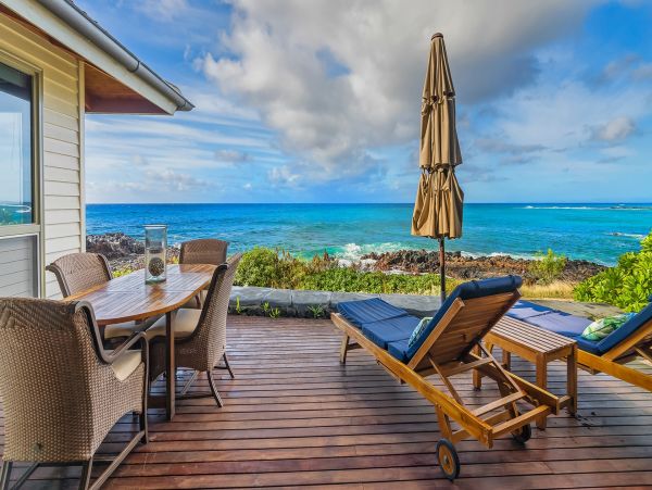 Oceanfront 4 Bedroom Beautiful Vacation Home in Koloa
