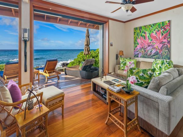 Oceanfront 4 Bedroom Beautiful Vacation Home in Koloa