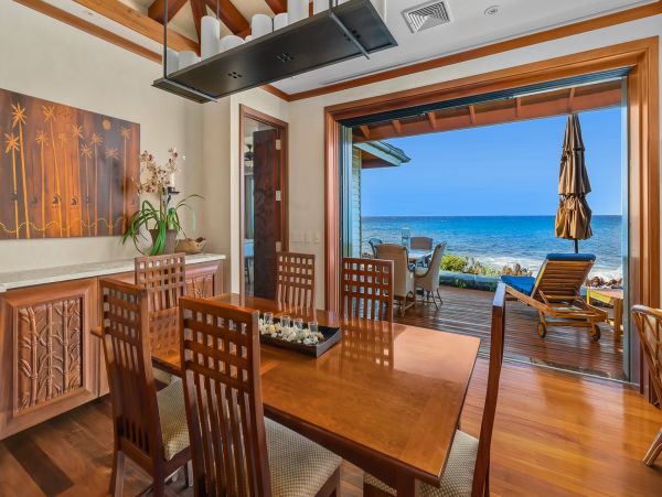 Oceanfront 4 Bedroom Beautiful Vacation Home in Koloa