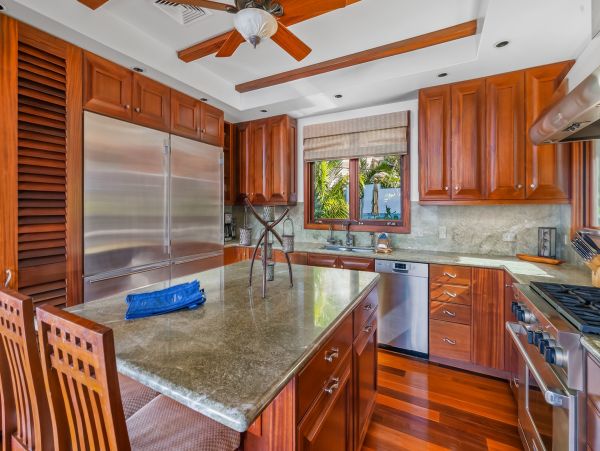 Oceanfront 4 Bedroom Beautiful Vacation Home in Koloa