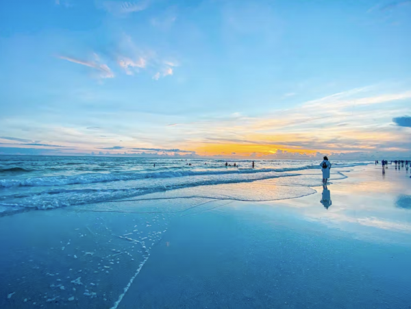 Casual Two Bedroom Condo in Siesta Key Walk to Beach