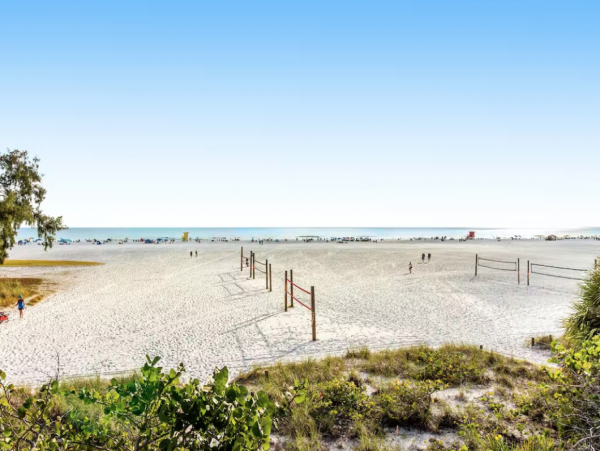 Casual Two Bedroom Condo in Siesta Key Walk to Beach