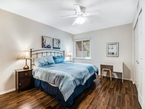 Casual Two Bedroom Condo in Siesta Key Walk to Beach