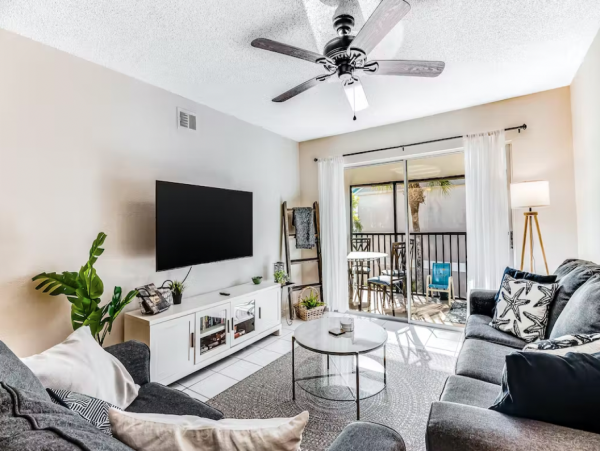 Casual Two Bedroom Condo in Siesta Key Walk to Beach