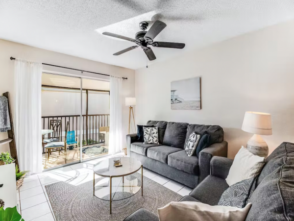 Casual Two Bedroom Condo in Siesta Key Walk to Beach
