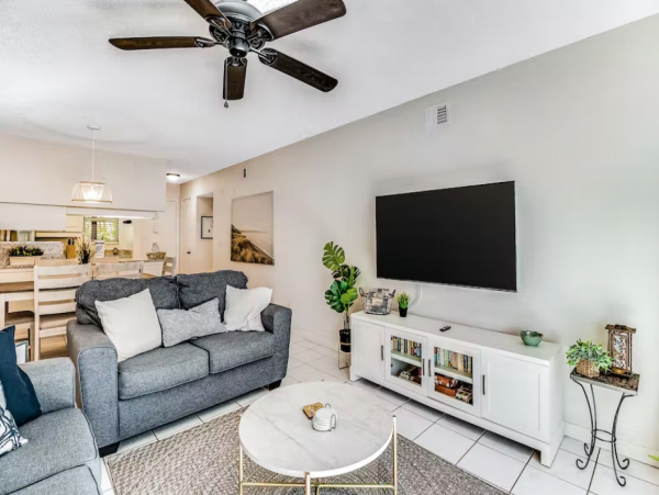 Casual Two Bedroom Condo in Siesta Key Walk to Beach
