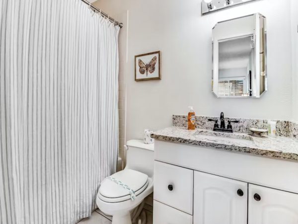 Casual Two Bedroom Condo in Siesta Key Walk to Beach