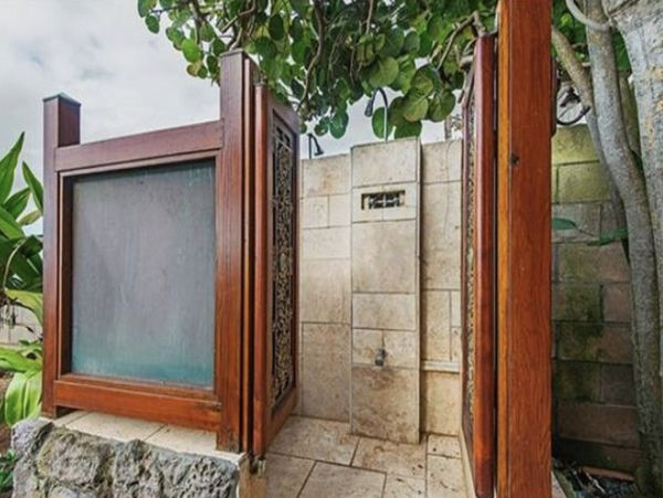 Oahu Beachfront Vacation Residence Four Bedrooms