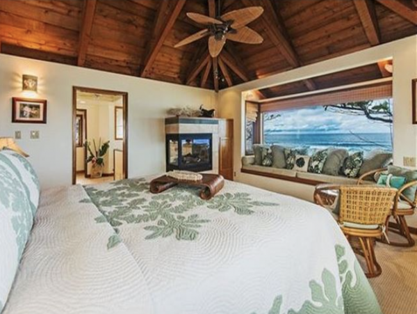 Oahu Beachfront Vacation Residence Four Bedrooms