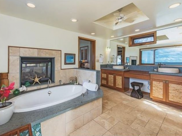 Oahu Beachfront Vacation Residence Four Bedrooms
