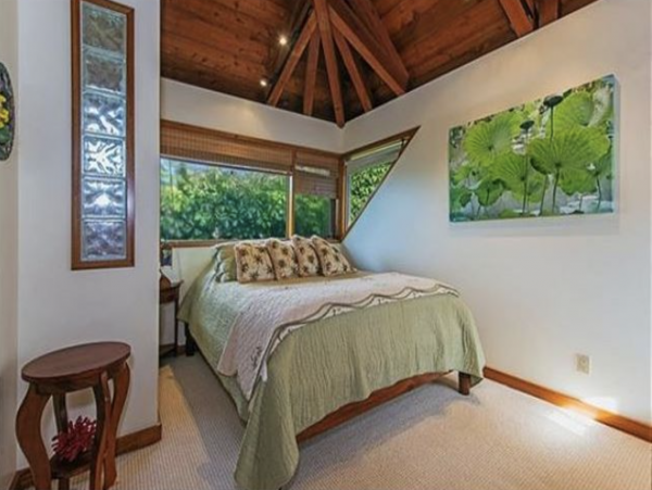 Oahu Beachfront Vacation Residence Four Bedrooms