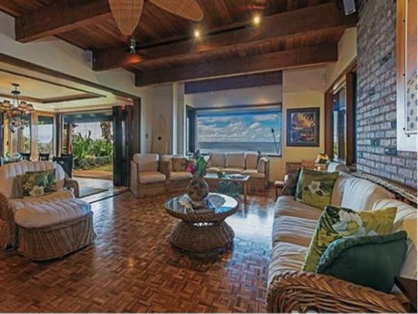 Oahu Beachfront Vacation Residence Four Bedrooms