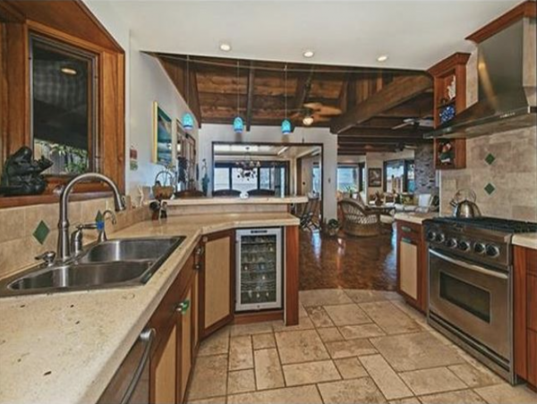 Oahu Beachfront Vacation Residence Four Bedrooms