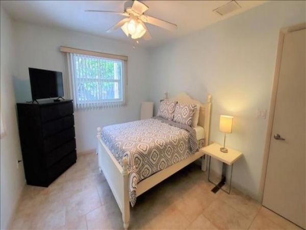 On Beach Longboat Key Vacation Home Three Bedrooms Sleeps 8