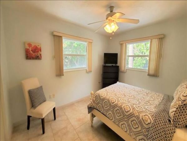 On Beach Longboat Key Vacation Home Three Bedrooms Sleeps 8