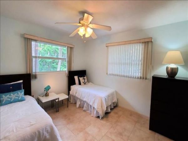 On Beach Longboat Key Vacation Home Three Bedrooms Sleeps 8
