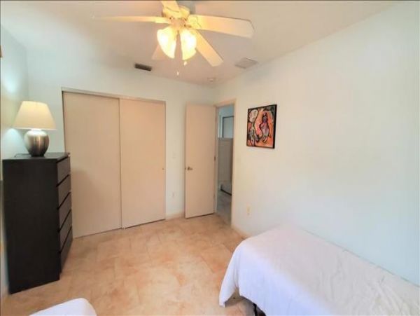 On Beach Longboat Key Vacation Home Three Bedrooms Sleeps 8