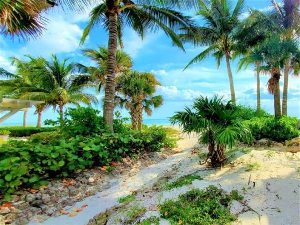 On Beach Longboat Key Vacation Home Three Bedrooms Sleeps 8