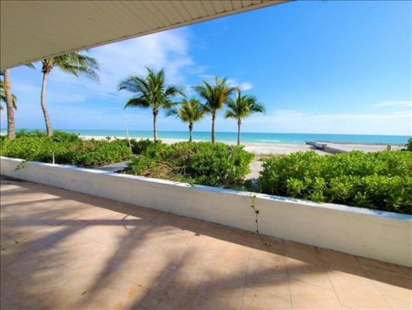 On Beach Longboat Key Vacation Home Three Bedrooms Sleeps 8