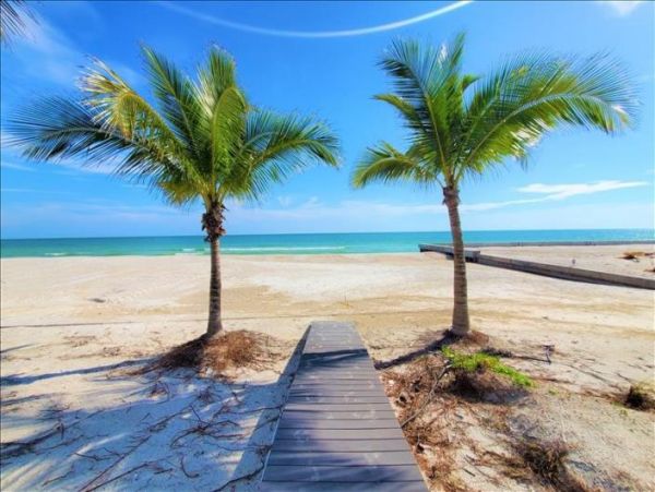On Beach Longboat Key Vacation Home Three Bedrooms Sleeps 8