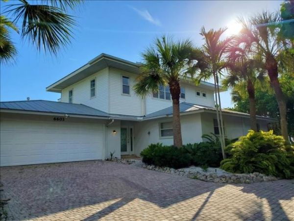 On Beach Longboat Key Vacation Home Three Bedrooms Sleeps 8
