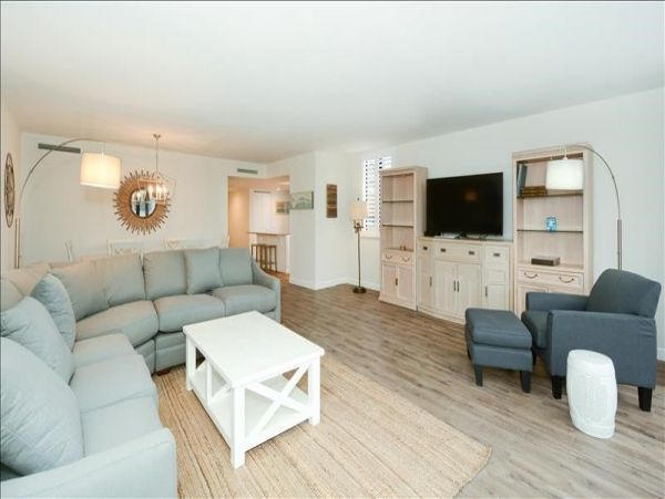Siesta Key Vacation Condo Close To Beach!!! 5 Guests