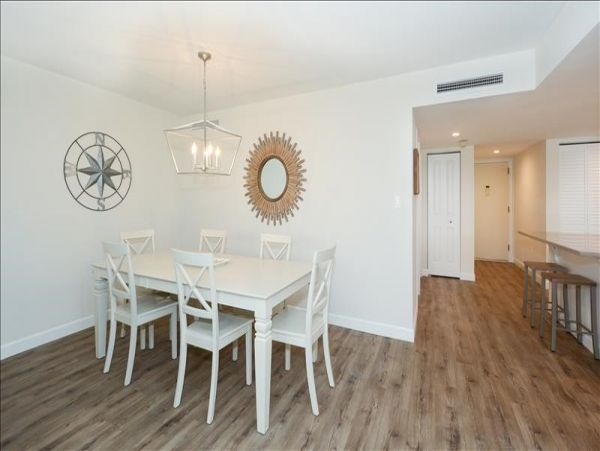 Siesta Key Vacation Condo Close To Beach!!! 5 Guests