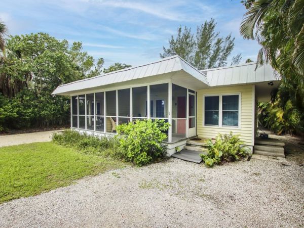 Sanibel Island Vacation Home Walk To Beach Sleeps 4 Guests