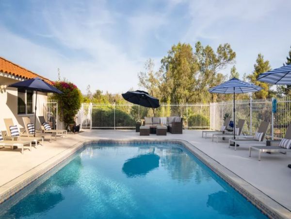 Temecula Luxury Vacation Home With Pool Sleeps 18 Guests