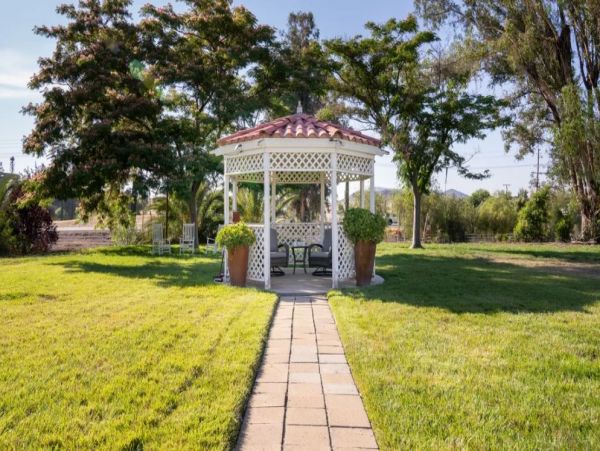 Temecula Luxury Vacation Home With Pool Sleeps 18 Guests