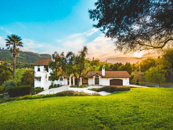 Temecula Vacation Rentals - Luxury 7 Bedrooms Chateau with Pool & Private Lake