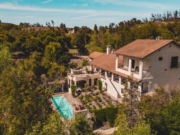 Temecula Vacation Rentals - Luxury 7 Bedrooms Chateau with Pool & Private Lake