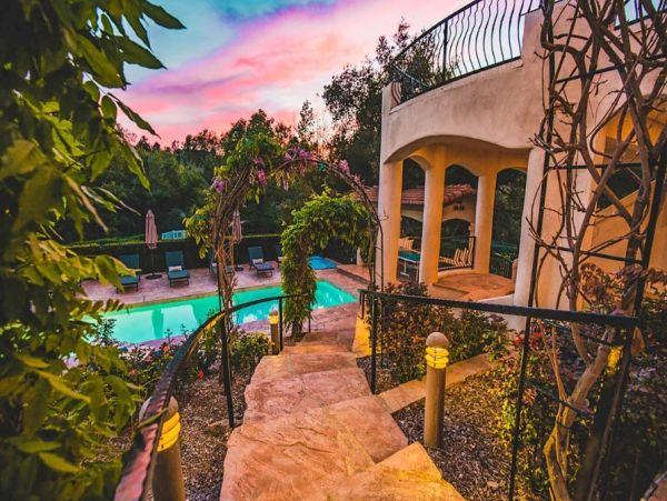 Temecula Vacation Rentals - Luxury 7 Bedrooms Chateau with Pool & Private Lake