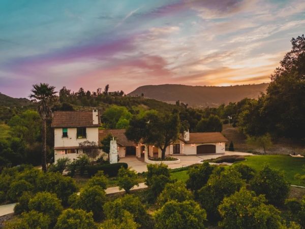 Temecula Vacation Rentals - Luxury 7 Bedrooms Chateau with Pool & Private Lake