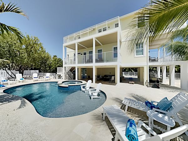 Marathon Luxury Vacation Home With Private Pool Sleeps 10