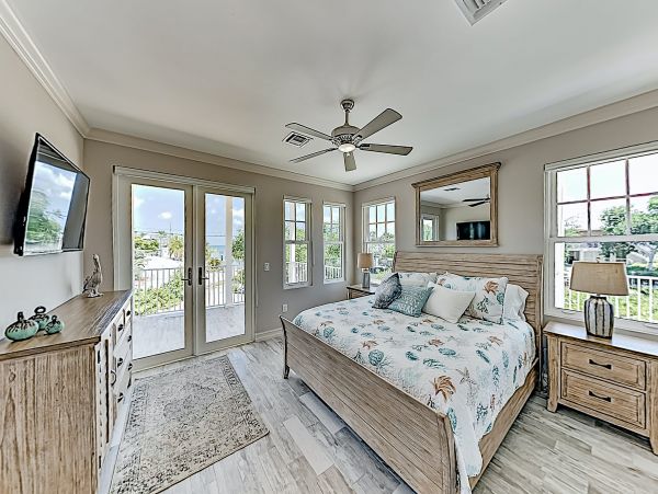 Marathon Luxury Vacation Home With Private Pool Sleeps 10