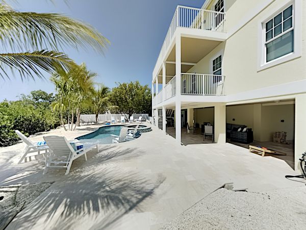 Marathon Luxury Vacation Home With Private Pool Sleeps 10