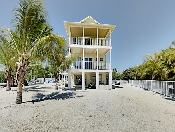 Marathon Luxury Vacation Home With Private Pool Sleeps 10