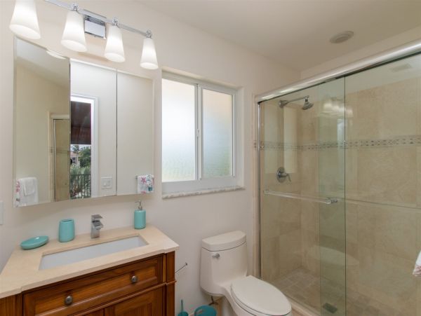 Canal Front Three Bedroom Vacation Pool Home on Marathon